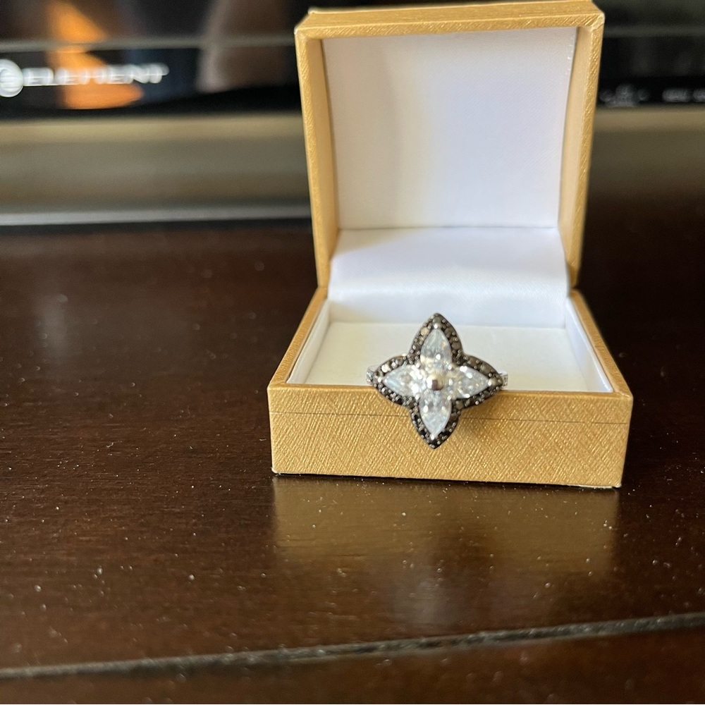 Silver and Black Floral Ring sterling silver 925size7